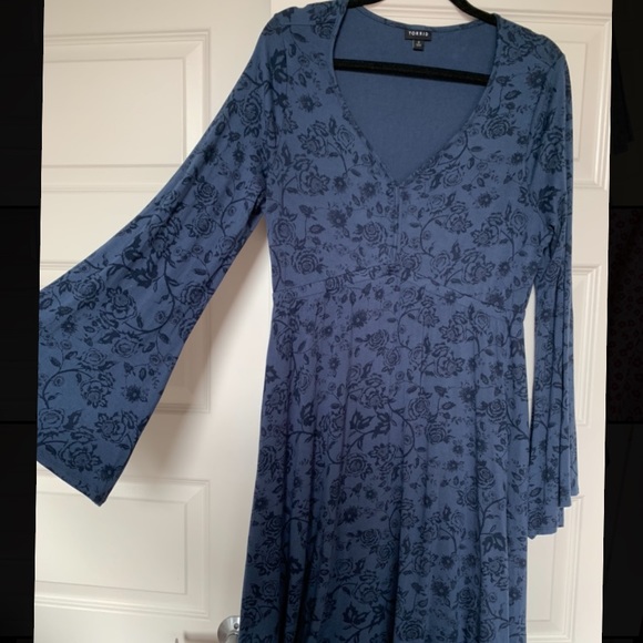 Dress - Picture 2 of 2